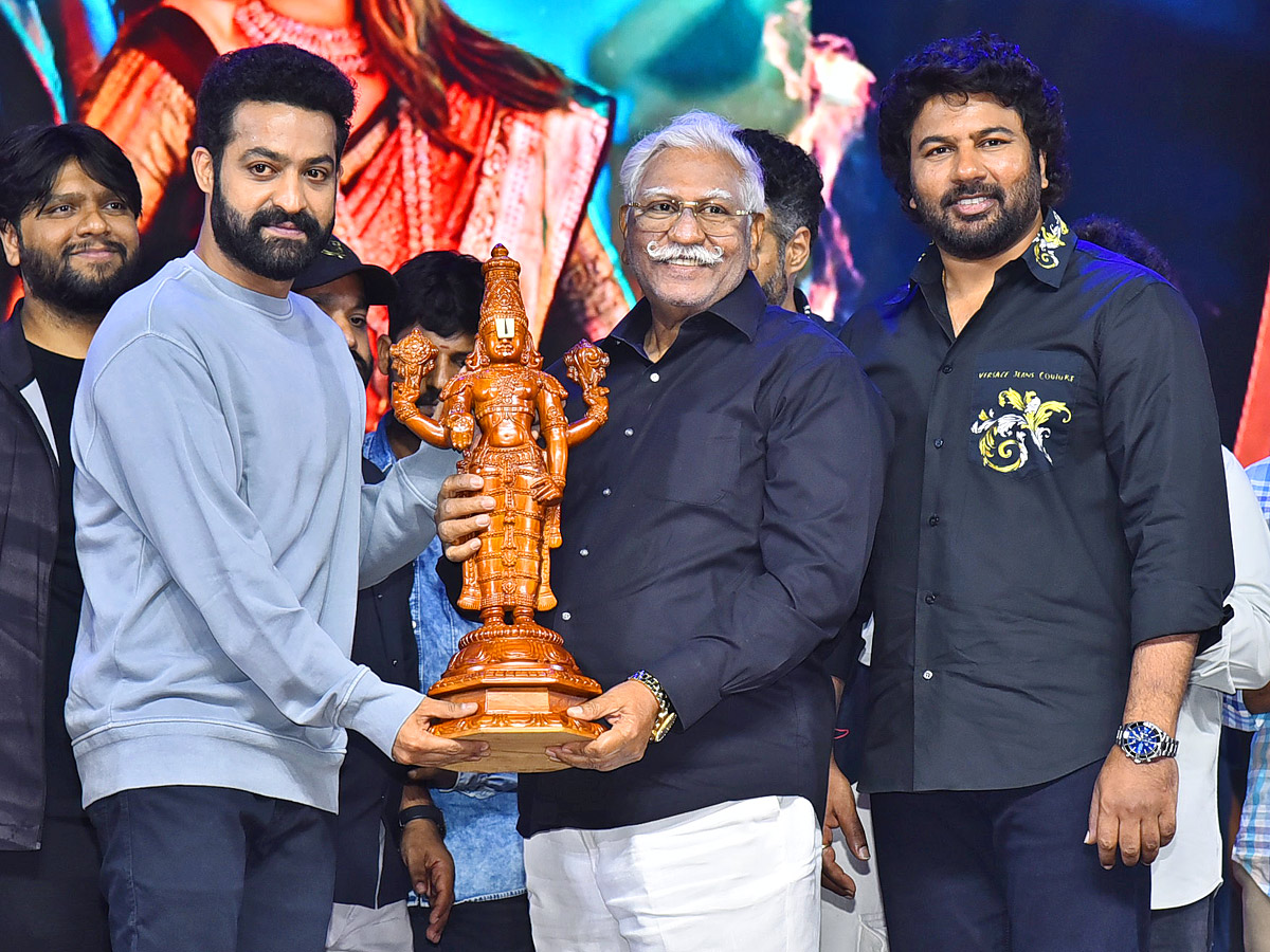 Arjun Son Of Vyjayanthi Pre Release Event Photos6