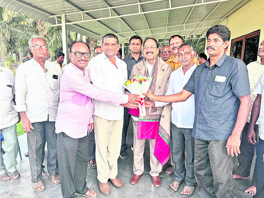 శతాధిక వృద్ధురాలికి సన్మానం 1