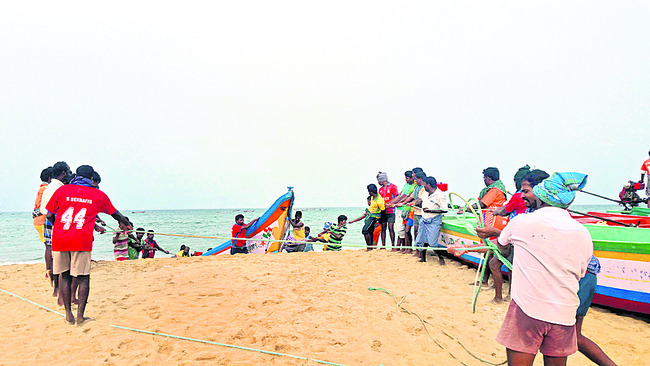 రేపటి నుంచి సాగరంలో వేట బంద్‌ 
1