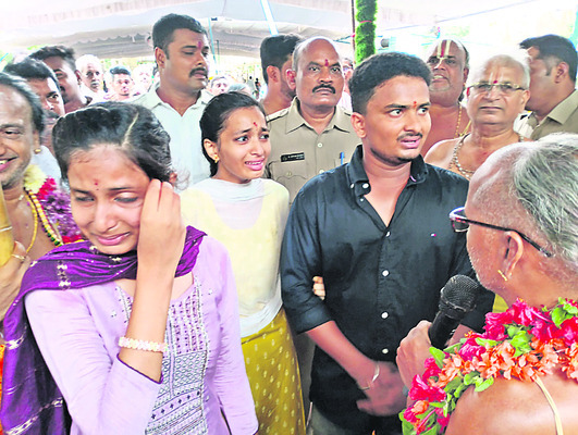 దర్శనానికి వచ్చి.. ఉంగరం దొంగిలిస్తారా..? 2