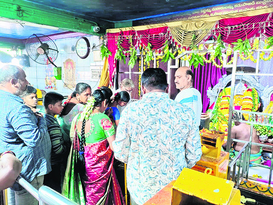 పెద్దమ్మతల్లికి విశేష పూజలు1