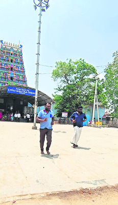 మెట్లమార్గంలో రక్షణేది!1