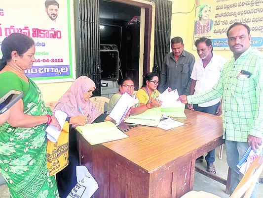 ● ‘రాజీవ్‌ యువ వికాసం’కు నేడే ఆఖరు ● మూడు రోజులుగా పనిచ1