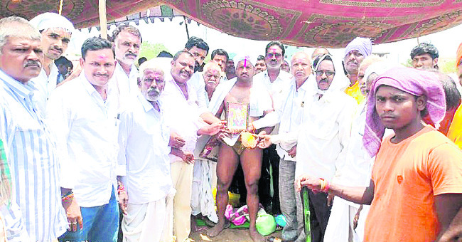 అలరించిన అంతర్రాష్ట్ర కుస్తీ పోటీలు1