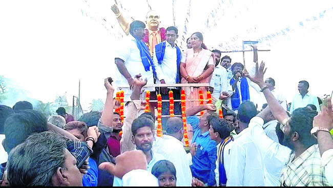 అన్ని వర్గాలకూ  ఆరాధ్యుడు అంబేడ్కర్‌
1