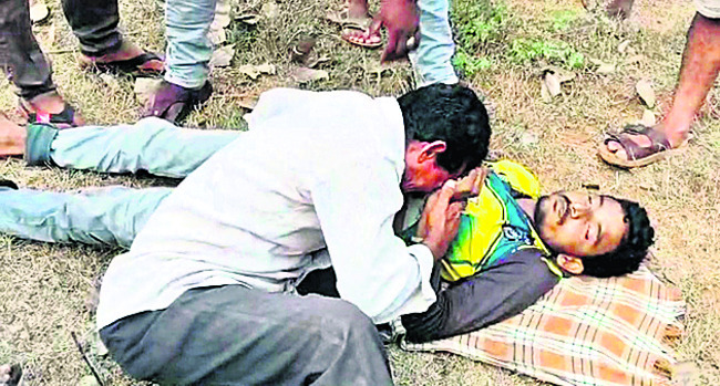 బస్సు ఢీకొని తండ్రీకొడుకుల మృతి2