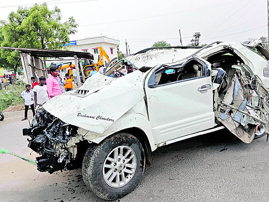 రోడ్డు ప్రమాదంలో యువకుడు మృతి 1