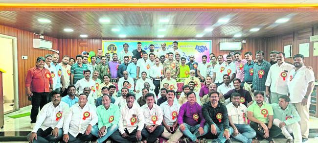 51ఏళ్ల తర్వాత కలిసిన బాల్య మిత్రులు 1