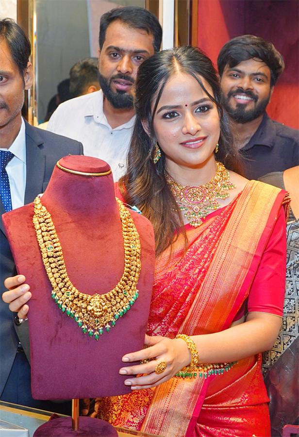 Actress Vaishnavi Chaitanya Launch Gold and Diamonds Store at Kothapet7