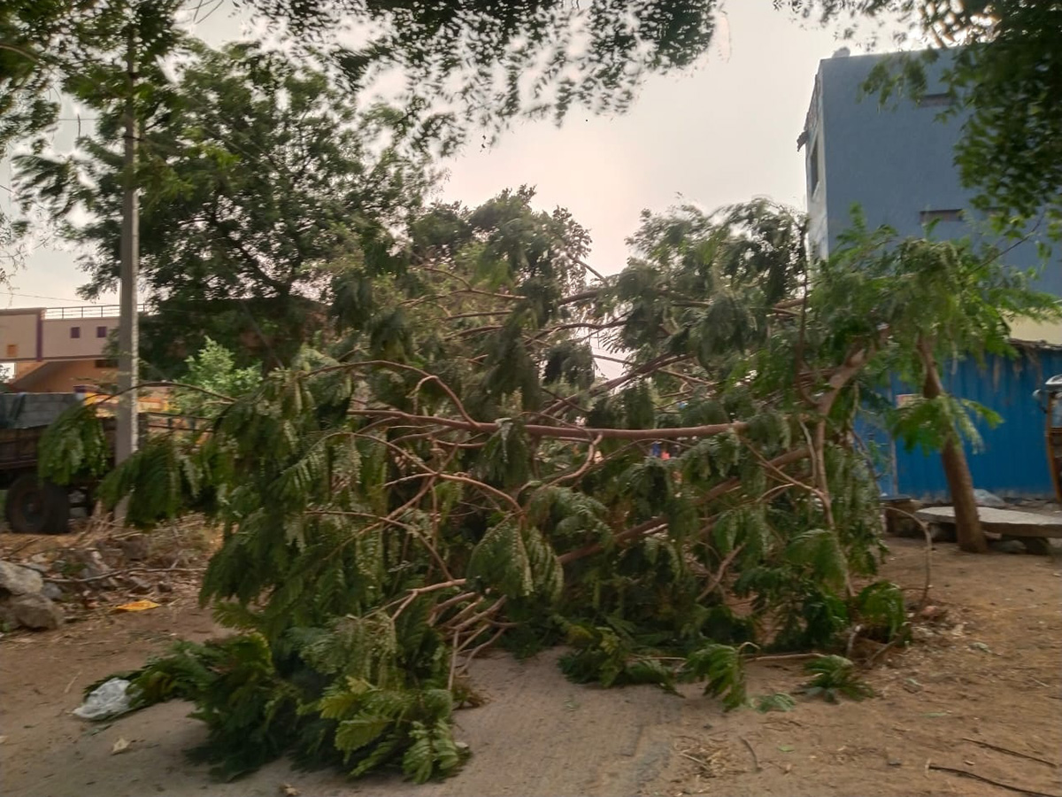 Hailstorm with strong winds wreaks havoc in Telugu states15