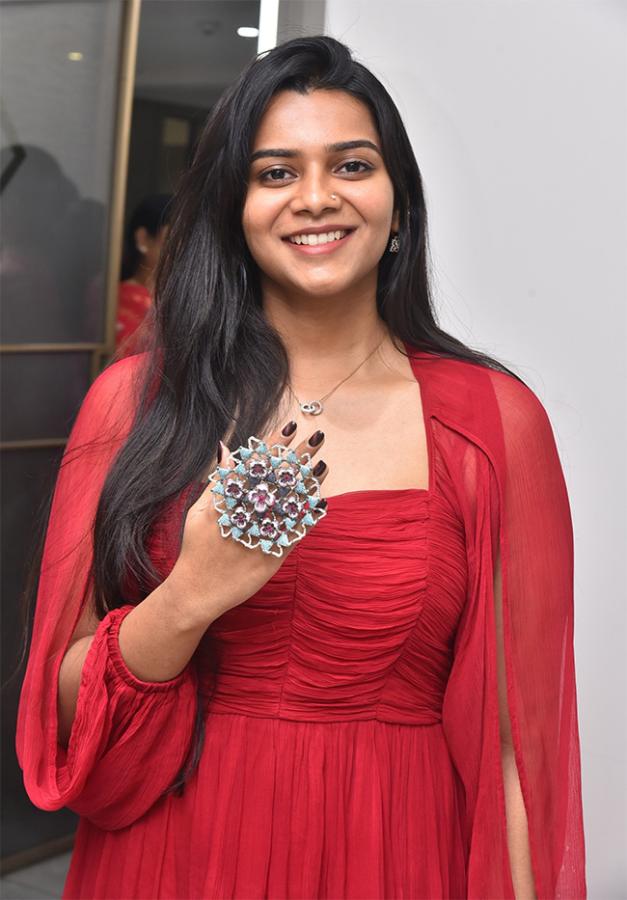 Influencers are buzzing at the Somajiguda Jewelry showroom10
