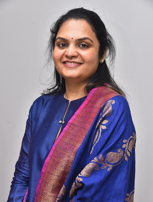 Influencers are buzzing at the Somajiguda Jewelry showroom4