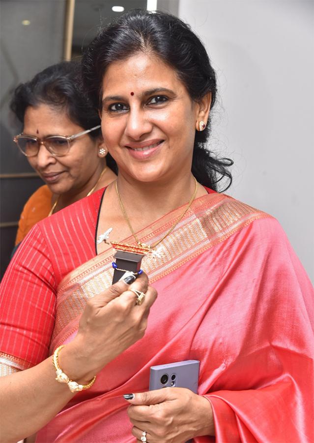 Influencers are buzzing at the Somajiguda Jewelry showroom9