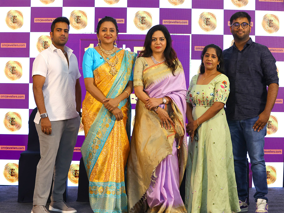 Singer Sunitha Launches CMR Legacy of Jewellery Website: Photos3