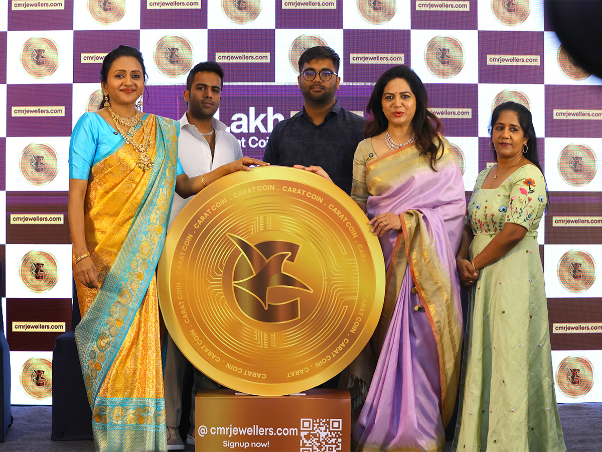 Singer Sunitha Launches CMR Legacy of Jewellery Website: Photos4
