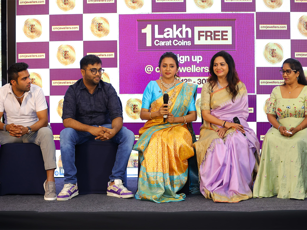 Singer Sunitha Launches CMR Legacy of Jewellery Website: Photos5