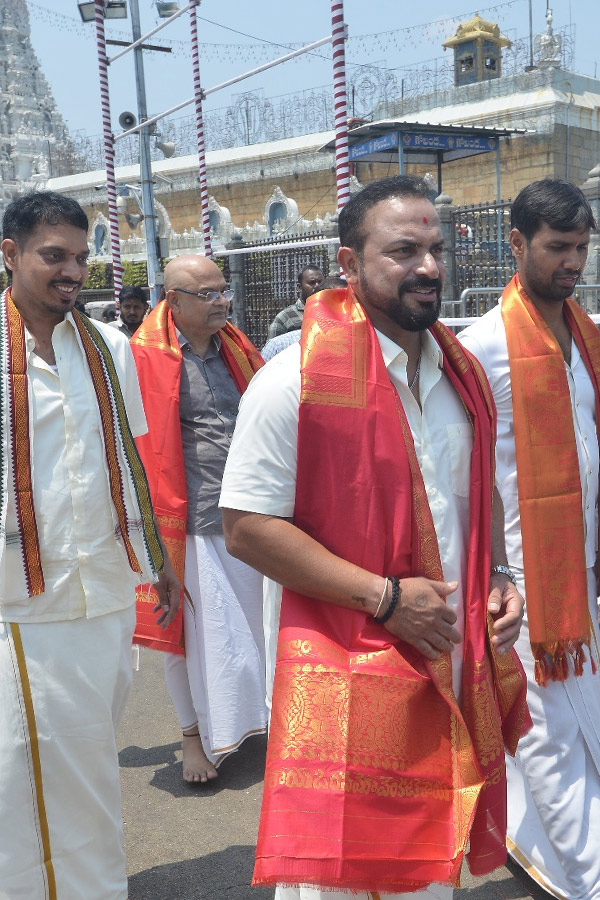 Team India Fielding Coach Dilip visited Tirumala Photos2