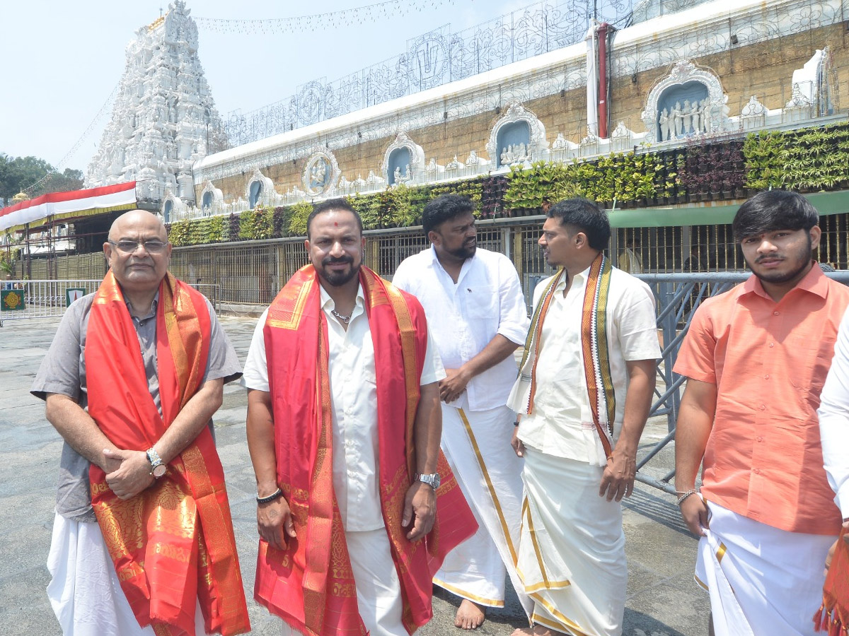 Team India Fielding Coach Dilip visited Tirumala Photos4