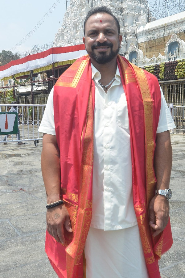 Team India Fielding Coach Dilip visited Tirumala Photos8