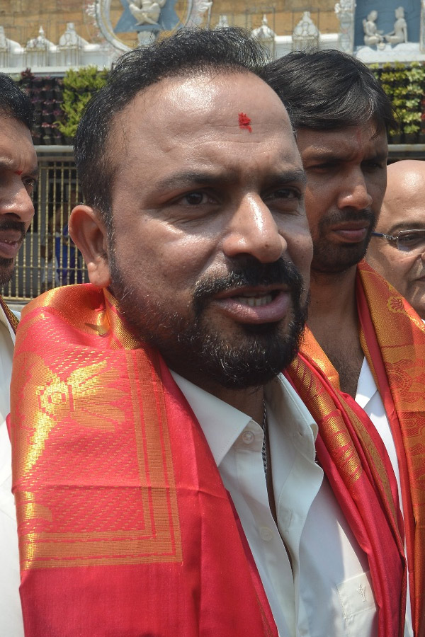 Team India Fielding Coach Dilip visited Tirumala Photos10