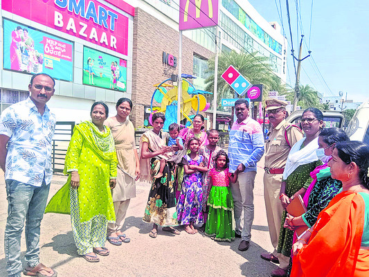 చంటి బిడ్డలకు మత్తు మందు ఇచ్చి మహిళలతో యాచన 2