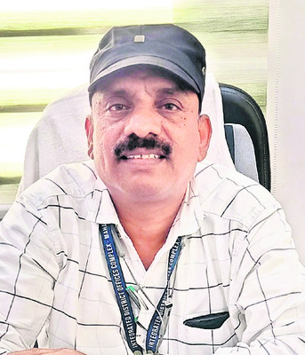 7 కిలోమీటర్ల దూరంలో... 
2