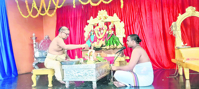 ముత్తంగి అలంకరణలో రామయ్య1
