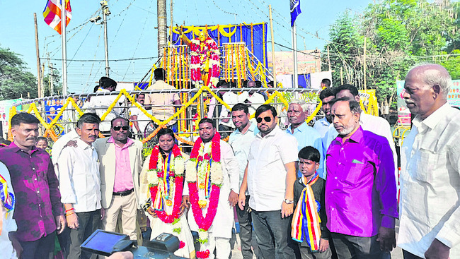 అంబేడ్కర్‌ జయంతిలో  ఒక్కటైన జంట2