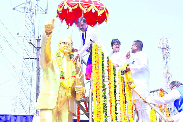 అంబేడ్కర్‌కు ప్రముఖుల నివాళి1