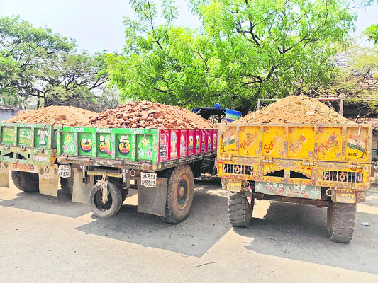 రోడ్డు ప్రమాదంలో వ్యక్తి మృతి 
2