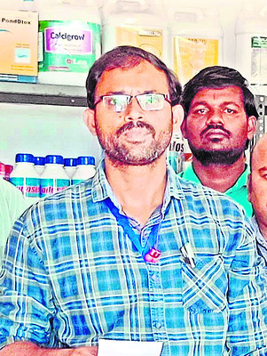 ఎస్వీబీసీ మాజీ ౖచైర్మన్‌ను కలిసిన ఎంపీ 1