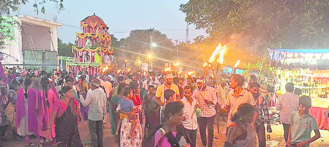 వైభవంగా    భీమేశ్వరస్వామి రథోత్సవం1