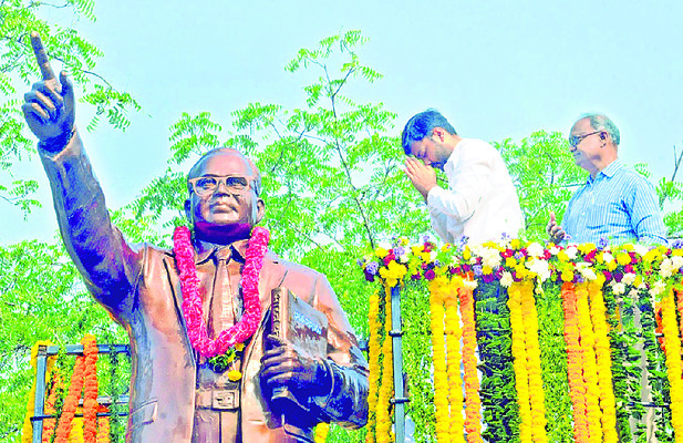 అంబేడ్కర్‌ అడుగు జాడల్లో నడవాలి1
