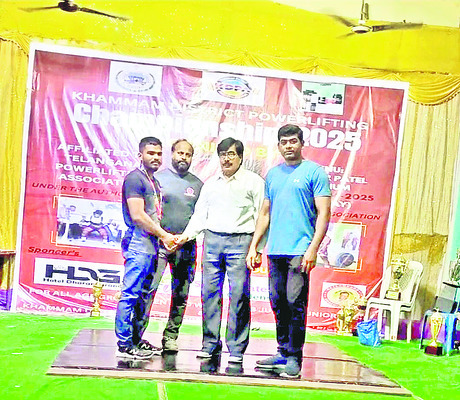 ఓపెన్‌ బెంచ్‌ ప్రెస్‌  పోటీల్లో ప్రతిభ1