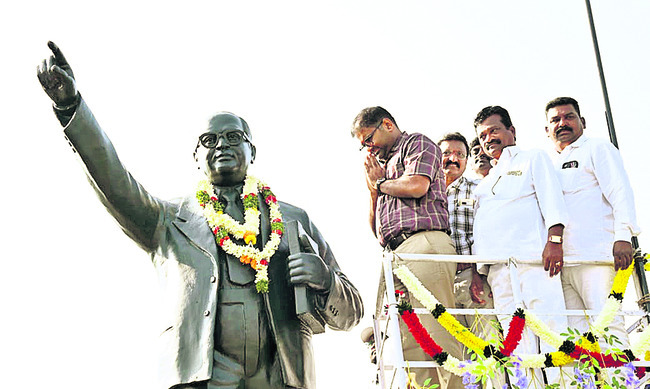 అంబేడ్కర్కు నివాళి 1