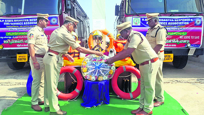 భక్తి శ్రద్ధలతో గిరి ప్రదక్షిణ 1