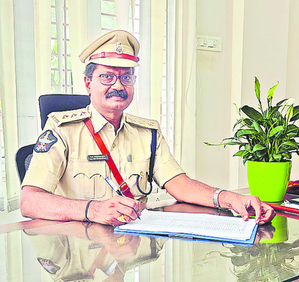 మహిళా పోలీస్‌ స్టేషన్‌ డీఎస్పీగా సత్యనారాయణ 2