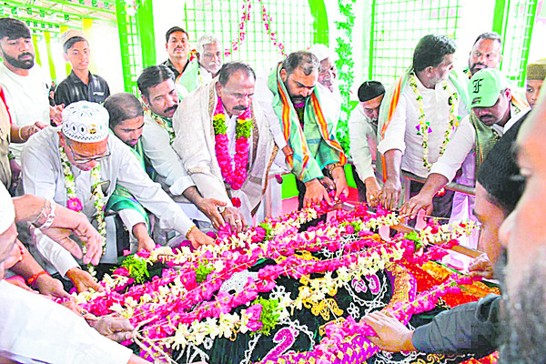 లక్కీడ్రా విజేతలకు బహుమతులు అందజేత 3