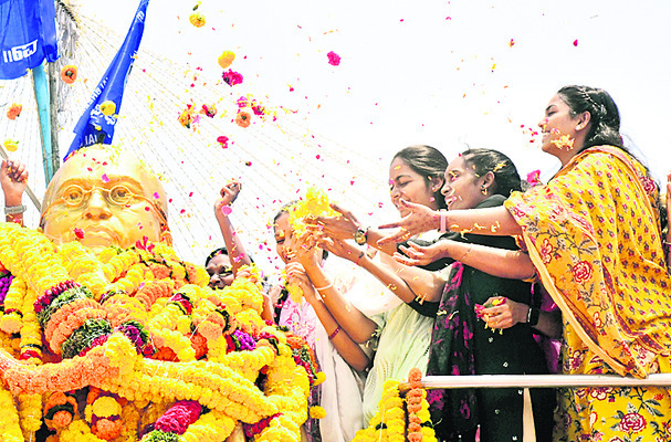 అంబేడ్కర్‌ ఆశయాలు కొనసాగిస్తాం 1