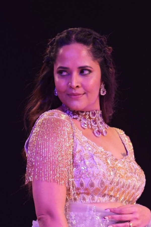 Actress Anasuya Bharadwaj Ramp Walk On Stage At Teach For Change Event In Hyderabad Photos4
