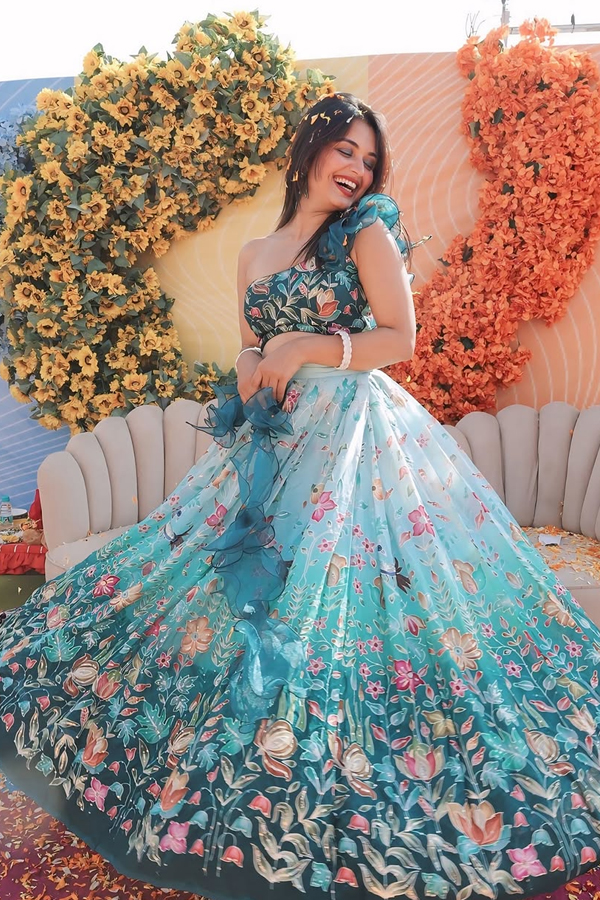 Bigg Boss 7 Telugu Priyanka Jain Enjoys In Wedding Photos 2