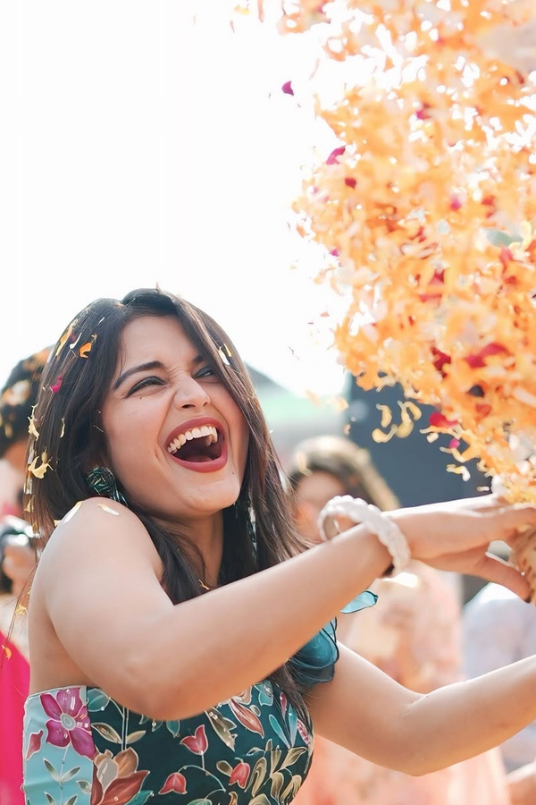 Bigg Boss 7 Telugu Priyanka Jain Enjoys In Wedding Photos 9