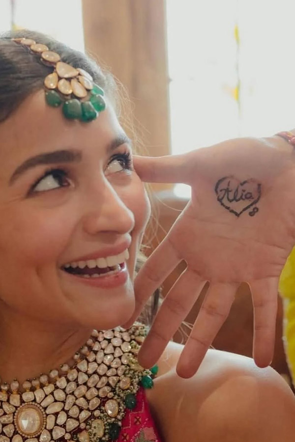 Ranbir Kapoor Heartfelt Admiration For Alia Bhatt On Their 3rd Wedding Anniversary Photos13
