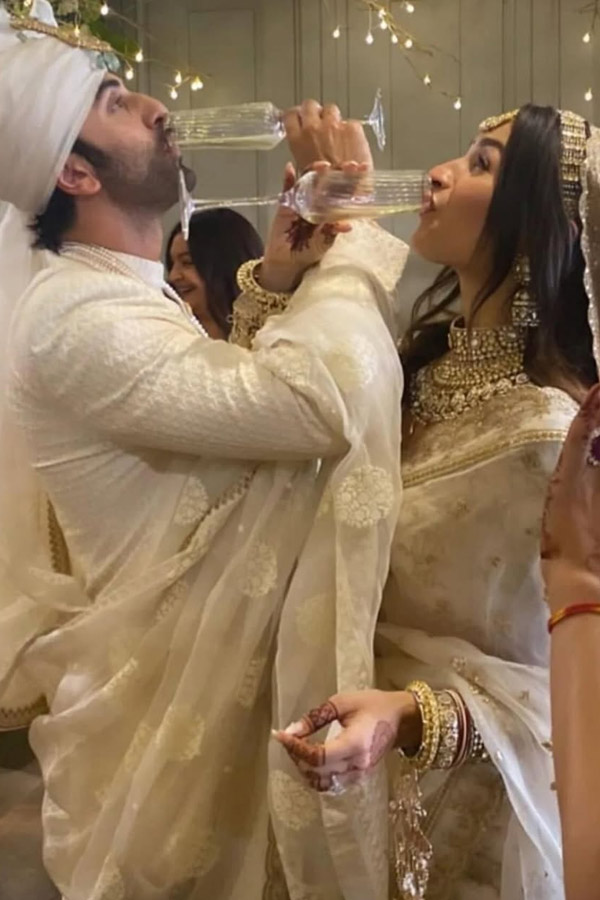Ranbir Kapoor Heartfelt Admiration For Alia Bhatt On Their 3rd Wedding Anniversary Photos14