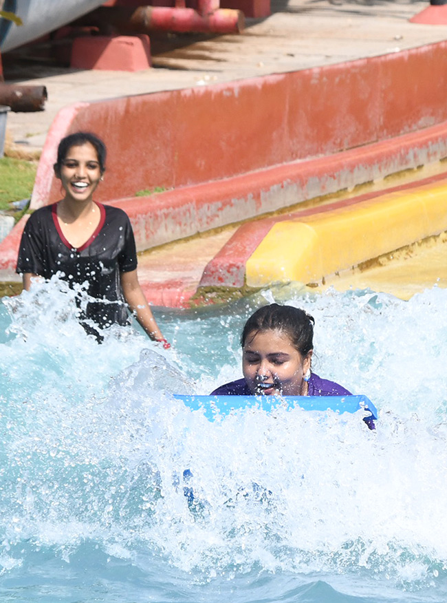 summer effect huge crowd jalavihar hyderabad photos12