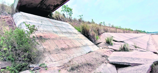 నాలుగేళ్లకే నేలమట్టమా !1