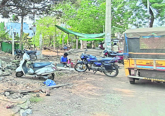 పేదోడిపై ప్రతాపం.. బడాబాబులపై కనికరం 1