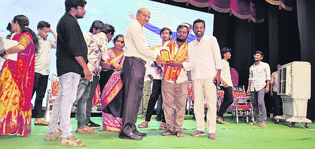 ధర్మవరం యువకుడికి జాతీయ పురస్కారం 1