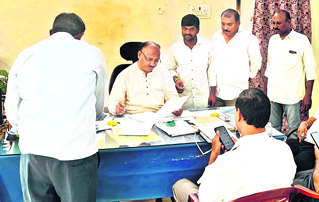 గుట్టలు కరుగుతున్నాయ్‌ 1