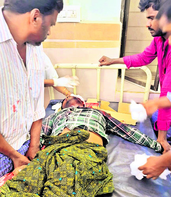 ఆటో ద్విచక్ర వాహనం ఢీ: ఇద్దరికి గాయాలు 1